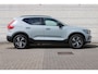 Volvo XC40 B4 Plus Dark | Panoramadak | Trekhaak | Verwarmbare voorstoelen en stuurwiel | Premium audio by Harman Kardon | Adaptieve cruise control