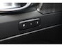 Volvo XC40 B4 Plus Dark | Panoramadak | Trekhaak | Verwarmbare voorstoelen en stuurwiel | Premium audio by Harman Kardon | Adaptieve cruise control