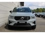 Volvo XC40 B4 Plus Dark | Panoramadak | Trekhaak | Verwarmbare voorstoelen en stuurwiel | Premium audio by Harman Kardon | Adaptieve cruise control