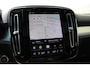 Volvo XC40 B4 Plus Dark | Panoramadak | Trekhaak | Verwarmbare voorstoelen en stuurwiel | Premium audio by Harman Kardon | Adaptieve cruise control