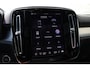 Volvo XC40 B4 Plus Dark | Panoramadak | Trekhaak | Verwarmbare voorstoelen en stuurwiel | Premium audio by Harman Kardon | Adaptieve cruise control