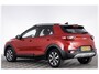 Kia Stonic 1.0 101PK 2-TONE HYBRID DYNAMICLINE APPCARPLAY/ NAVI/P-CAM/CLIMA/2XKEYELSS/PDC/LED/P-GLAS/S&S/DAKRAILS/MEDIA/BTA - 1 EIG./NL AUTO/KM = NAP