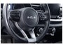 Kia Stonic 1.0 101PK 2-TONE HYBRID DYNAMICLINE APPCARPLAY/ NAVI/P-CAM/CLIMA/2XKEYELSS/PDC/LED/P-GLAS/S&S/DAKRAILS/MEDIA/BTA - 1 EIG./NL AUTO/KM = NAP