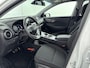 Hyundai Kona Electric EV FASHION 64 kWh | DODEHOEK DETECTIE | PDC | 3 FASE | WARMTEPOMP | CAMERA | CLIMA | CRUISE ADAPT. | NAVI | PRIVACY GLASS | DAKRAILING | APPLE CAR PLAY & ANDROID AUTO |