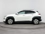 Hyundai Kona Electric EV FASHION 64 kWh | DODEHOEK DETECTIE | PDC | 3 FASE | WARMTEPOMP | CAMERA | CLIMA | CRUISE ADAPT. | NAVI | PRIVACY GLASS | DAKRAILING | APPLE CAR PLAY & ANDROID AUTO |