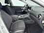 Hyundai Kona Electric EV FASHION 64 kWh | DODEHOEK DETECTIE | PDC | 3 FASE | WARMTEPOMP | CAMERA | CLIMA | CRUISE ADAPT. | NAVI | PRIVACY GLASS | DAKRAILING | APPLE CAR PLAY & ANDROID AUTO |
