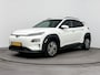 Hyundai Kona Electric EV FASHION 64 kWh | DODEHOEK DETECTIE | PDC | 3 FASE | WARMTEPOMP | CAMERA | CLIMA | CRUISE ADAPT. | NAVI | PRIVACY GLASS | DAKRAILING | APPLE CAR PLAY & ANDROID AUTO |