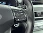 Hyundai Kona Electric EV FASHION 64 kWh | DODEHOEK DETECTIE | PDC | 3 FASE | WARMTEPOMP | CAMERA | CLIMA | CRUISE ADAPT. | NAVI | PRIVACY GLASS | DAKRAILING | APPLE CAR PLAY & ANDROID AUTO |