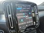 Volvo XC40 2.0 B4 Plus Dark | Panoramadak | Trekhaak | Getint Glas |