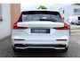Volvo V60 T8 Plug-in hybrid AWD Plus Dark | Trekhaak | Panoramadak | Verwarmbare voorstoelen, achterbank en stuurwiel | Head-up display | 360 graden camera | Premium audio by Harman Kardon | Apple carplay/Android auto | Keyless |