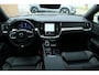 Volvo V60 T8 Plug-in hybrid AWD Plus Dark | Trekhaak | Panoramadak | Verwarmbare voorstoelen, achterbank en stuurwiel | Head-up display | 360 graden camera | Premium audio by Harman Kardon | Apple carplay/Android auto | Keyless |