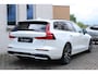 Volvo V60 T8 Plug-in hybrid AWD Plus Dark | Trekhaak | Panoramadak | Verwarmbare voorstoelen, achterbank en stuurwiel | Head-up display | 360 graden camera | Premium audio by Harman Kardon | Apple carplay/Android auto | Keyless |