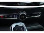 Volvo V60 T8 Plug-in hybrid AWD Plus Dark | Trekhaak | Panoramadak | Verwarmbare voorstoelen, achterbank en stuurwiel | Head-up display | 360 graden camera | Premium audio by Harman Kardon | Apple carplay/Android auto | Keyless |