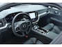 Volvo V60 T8 Plug-in hybrid AWD Plus Dark | Trekhaak | Panoramadak | Verwarmbare voorstoelen, achterbank en stuurwiel | Head-up display | 360 graden camera | Premium audio by Harman Kardon | Apple carplay/Android auto | Keyless |