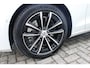 Volvo V60 T8 Plug-in hybrid AWD Plus Dark | Trekhaak | Panoramadak | Verwarmbare voorstoelen, achterbank en stuurwiel | Head-up display | 360 graden camera | Premium audio by Harman Kardon | Apple carplay/Android auto | Keyless |