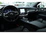 Volvo V60 T8 Plug-in hybrid AWD Plus Dark | Trekhaak | Panoramadak | Verwarmbare voorstoelen, achterbank en stuurwiel | Head-up display | 360 graden camera | Premium audio by Harman Kardon | Apple carplay/Android auto | Keyless |