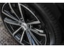 Volvo V60 T8 Plug-in hybrid AWD Plus Dark | Panoramadak | Trekhaak | Verwarmbare voorstoelen, achterbank en stuurwiel | 360 graden camera | Head-up display | Premium audio by Harman Kardon | Keyless