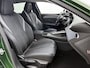Peugeot 308 Allure Hybrid 145pk Automaat | Navigatie | Achteruitrijcamera | Climate Control | Adaptieve Cruise Control | Keyless | Led koplampen | Draadloze Apple Carplay / Android auto | Draadloze telefoonlader | Donker getint glas | 17" lichtmetalen velgen |