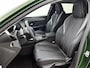 Peugeot 308 Allure Hybrid 145pk Automaat | Navigatie | Achteruitrijcamera | Climate Control | Adaptieve Cruise Control | Keyless | Led koplampen | Draadloze Apple Carplay / Android auto | Draadloze telefoonlader | Donker getint glas | 17" lichtmetalen velgen |