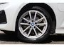 BMW 3-Serie (g20) 320e High Executive 204pk | SoH 97% | Curved Display I Leder | Camera I Climate I Carplay I DAB I