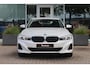 BMW 3-Serie (g20) 320e High Executive 204pk | Curved Display I Leder | Camera I Climate I Carplay I DAB I