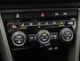 Volkswagen T-Roc 1.5 TSi 150 Pk Automaat Style Business | Adaptive Cruise Control | Elektrische Achterklep | Navigatie | Trekhaak | Stoelverwarming | 17 Inch