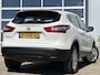 Nissan Qashqai 1.2 Connect Edition 116pk 116pk | Achteruitrijcamera | Bluetooth | Cruise control | Dab | Lichtmetalen velgen 17" | Parkeersensor voor en achter | Voorstoelen verwarmd | Perfect onderhouden!
