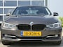 BMW 3-Serie 328i High Executive 245pk | Nieuwe ketting | Airco automatisch | Bi-xenon koplampen | Cruise control | Harman/Kardon Sound | Lichtmetalen velgen 19" | Navigatiesysteem full map | Parkeersensor voor en achter | Zeer nette auto!