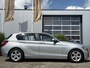 BMW 1-Serie 114i EDE Business Sport 100pk | Airco automatisch | Bi-xenon koplampen | Cruise control | Dab | Lichtmetalen velgen 16" | Navigatiesysteem full map | Parkeersensor achter | Dealer onderhouden!