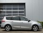 Renault Grand Scenic 1.4 TCe Dynamique 131pk | Audio-navigatie full map | Bi-xenon koplampen | Cruise control | Isofix | Lichtmetalen velgen 17" | Parkeersensor voor en achter | Trekhaak | Zeer nette auto!