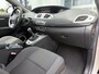 Renault Grand Scenic 1.4 TCe Dynamique 131pk | Audio-navigatie full map | Bi-xenon koplampen | Cruise control | Isofix | Lichtmetalen velgen 17" | Parkeersensor voor en achter | Trekhaak | Zeer nette auto!