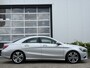 Mercedes-Benz CLA 180 Urban-pakket 122pk | Bi-xenon koplampen | Cruise control | Lichtmetalen velgen 5-spaaks 18" | Navigatiesysteem full map | Parkeersensor voor en achter | Voorstoelen verwarmd | Zeer nette auto!