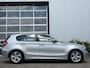 BMW 1-Serie 118i Business Line 143pk | Airco automatisch | Cruise control | Lederen bekleding | Lichtmetalen velgen 16" | Multimedia systeem | Navigatiesysteem | Radio cd speler | Rijdt perfect!