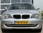 BMW 1-Serie 118i Business Line 143pk | Airco automatisch | Cruise control | Lederen bekleding | Lichtmetalen velgen 16" | Multimedia systeem | Navigatiesysteem | Radio cd speler | Rijdt perfect!