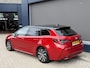 Toyota Corolla Touring Sports 1.8 Hybrid Dynamic | Hybride Automaat | Electrische Achterklep | Stoel & Stuurverwarming | LED Verlichting | Navigatie via telefoon | Draadloze telefoonlader | Climate Control | Cruise Control | Lichtmetalen velgen |