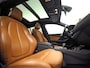 BMW 1-Serie 118i M Sport Automaat (PANORAMADAK, M PAKKET, DEALER ONDERHOUDEN, STUUR/STOELVERWARMING, CAMERA, BRUIN LEDER, SPOILER, BLACK PACK, SFEERVERLICHTING, NIEUWSTAAT)