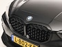 BMW 1-Serie 118i M Sport Automaat (PANORAMADAK, M PAKKET, DEALER ONDERHOUDEN, STUUR/STOELVERWARMING, CAMERA, BRUIN LEDER, SPOILER, BLACK PACK, SFEERVERLICHTING, NIEUWSTAAT)