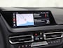 BMW 1-Serie 118i M Sport Automaat (PANORAMADAK, M PAKKET, DEALER ONDERHOUDEN, STUUR/STOELVERWARMING, CAMERA, BRUIN LEDER, SPOILER, BLACK PACK, SFEERVERLICHTING, NIEUWSTAAT)