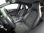 Mercedes-Benz A-klasse 180 AMG Sport Automaat (NAVIGATIE, LEDER, STOELVERWARMING, SPORTSTOELEN, ZWART HEMEL, PARKEERSENSOREN, TREKHAAK, CRUISE, NIEUWSTAAT)