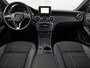 Mercedes-Benz A-klasse 180 AMG Sport Automaat (NAVIGATIE, LEDER, STOELVERWARMING, SPORTSTOELEN, ZWART HEMEL, PARKEERSENSOREN, TREKHAAK, CRUISE, NIEUWSTAAT)