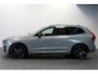 Volvo XC60 2.0 T6 AWD 247kW/336pk Aut8 MJ2027, NIEUW €83.347! Plug-in Ultra Black Ed. LUCHTVERING + HARMAN/KARDON + PANORAMADAK + EL.TREKHAAK + HEAD-UP + PILOT ASSIST + STOELVERWARMING V&A + STUURVERWARMING + 360 CAMERA + 21" LM-VELGEN!!