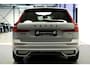 Volvo XC60 2.0 T6 AWD 247kW/336pk Aut8 MJ2027, NIEUW €83.347! Plug-in Ultra Black Ed. LUCHTVERING + HARMAN/KARDON + PANORAMADAK + EL.TREKHAAK + HEAD-UP + PILOT ASSIST + STOELVERWARMING V&A + STUURVERWARMING + 360 CAMERA + 21" LM-VELGEN!!