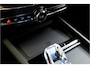 Volvo XC60 2.0 T6 AWD 247kW/336pk Aut8 MJ2027, NIEUW €83.347! Plug-in Ultra Black Ed. LUCHTVERING + HARMAN/KARDON + PANORAMADAK + EL.TREKHAAK + HEAD-UP + PILOT ASSIST + STOELVERWARMING V&A + STUURVERWARMING + 360 CAMERA + 21" LM-VELGEN!!