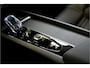 Volvo XC60 2.0 T6 AWD 247kW/336pk Aut8 MJ2027, NIEUW €83.347! Plug-in Ultra Black Ed. LUCHTVERING + HARMAN/KARDON + PANORAMADAK + EL.TREKHAAK + HEAD-UP + PILOT ASSIST + STOELVERWARMING V&A + STUURVERWARMING + 360 CAMERA + 21" LM-VELGEN!!