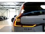 Volvo XC60 2.0 T6 AWD 247kW/336pk Aut8 MJ2027, NIEUW €83.347! Plug-in Ultra Black Ed. LUCHTVERING + HARMAN/KARDON + PANORAMADAK + EL.TREKHAAK + HEAD-UP + PILOT ASSIST + STOELVERWARMING V&A + STUURVERWARMING + 360 CAMERA + 21" LM-VELGEN!!