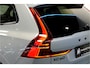Volvo XC60 2.0 T6 AWD 247kW/336pk Aut8 MJ2027, NIEUW €83.347! Plug-in Ultra Black Ed. LUCHTVERING + HARMAN/KARDON + PANORAMADAK + EL.TREKHAAK + HEAD-UP + PILOT ASSIST + STOELVERWARMING V&A + STUURVERWARMING + 360 CAMERA + 21" LM-VELGEN!!