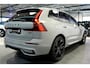 Volvo XC60 2.0 T6 AWD 247kW/336pk Aut8 MJ2027, NIEUW €83.347! Plug-in Ultra Black Ed. LUCHTVERING + HARMAN/KARDON + PANORAMADAK + EL.TREKHAAK + HEAD-UP + PILOT ASSIST + STOELVERWARMING V&A + STUURVERWARMING + 360 CAMERA + 21" LM-VELGEN!!