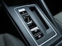 Volkswagen Golf 1.5 eHybrid Life Edition 204pk |  Pano-dak| 18'LM-velgen | extra getint glas| dode hoek spiegel