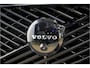 Volvo XC60 2.0 T6 AWD 247kW/336pk Aut8 MJ2027, NIEUW €82.042! Plug-in Ultra Black Ed. LUCHTVERING + HARMAN/KARDON + PANORAMADAK + EL.TREKHAAK + HEAD-UP + PILOT ASSIST + STOELVERWARMING V&A + STUURVERWARMING + 360 CAMERA + 21" LM-VELGEN!!
