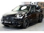 Volvo XC60 2.0 T6 AWD 247kW/336pk Aut8 MJ2027, NIEUW €82.042! Plug-in Ultra Black Ed. LUCHTVERING + HARMAN/KARDON + PANORAMADAK + EL.TREKHAAK + HEAD-UP + PILOT ASSIST + STOELVERWARMING V&A + STUURVERWARMING + 360 CAMERA + 21" LM-VELGEN!!